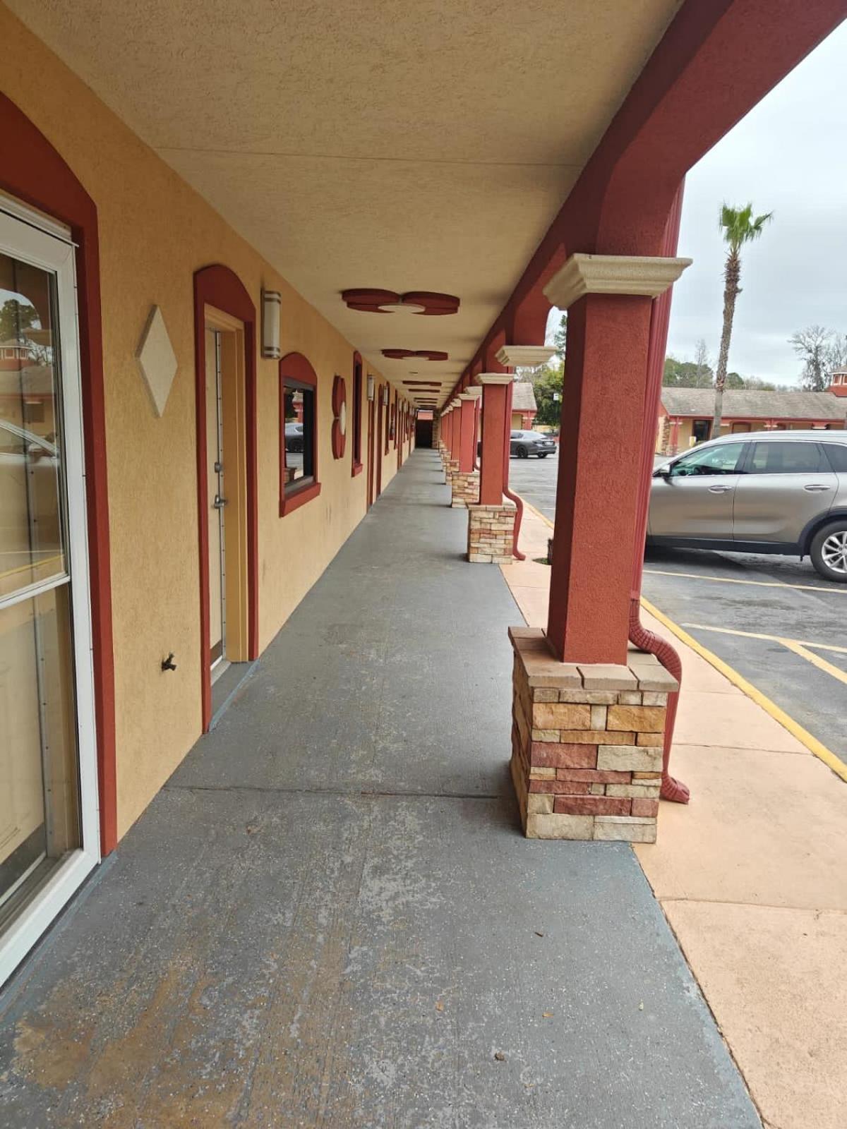 Deluxe Inn - Savannah Exterior photo