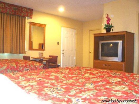 Deluxe Inn - Savannah Room photo