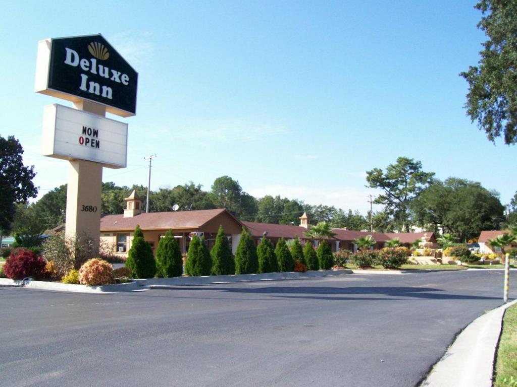 Deluxe Inn - Savannah Exterior photo